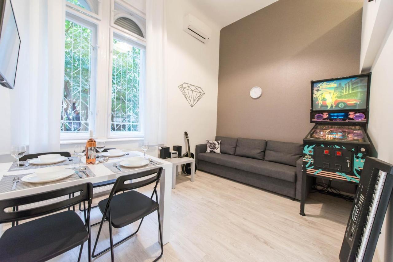 Happy Home Joy Budapest Bagian luar foto