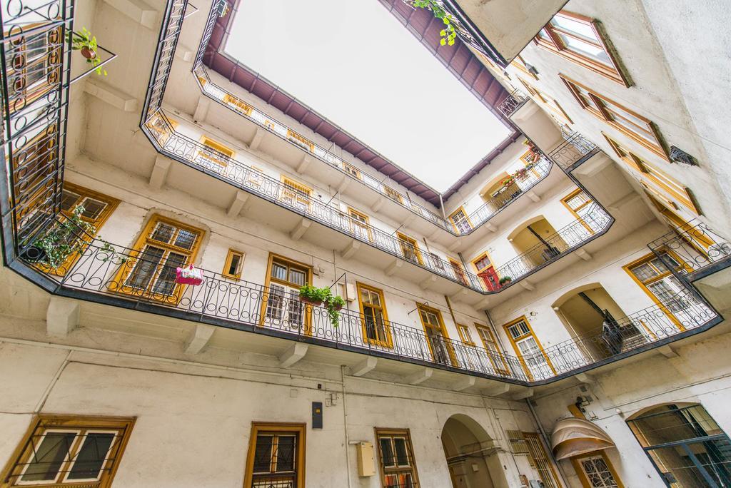 Happy Home Joy Budapest Bagian luar foto