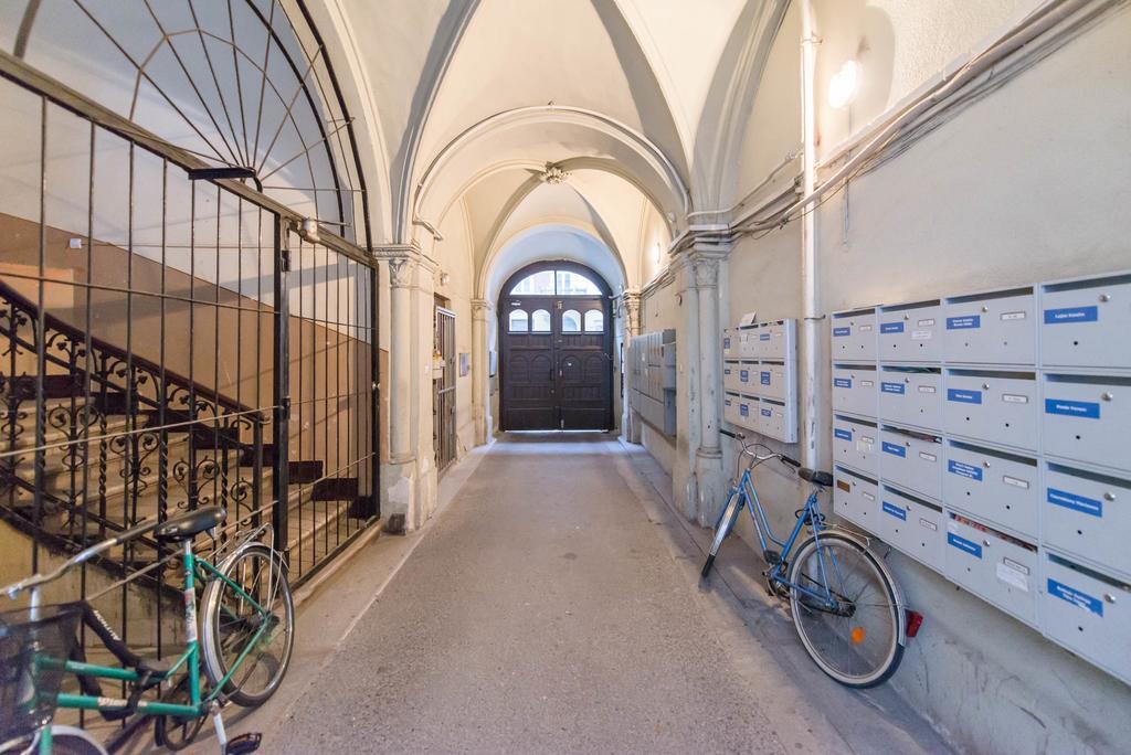 Happy Home Joy Budapest Bagian luar foto