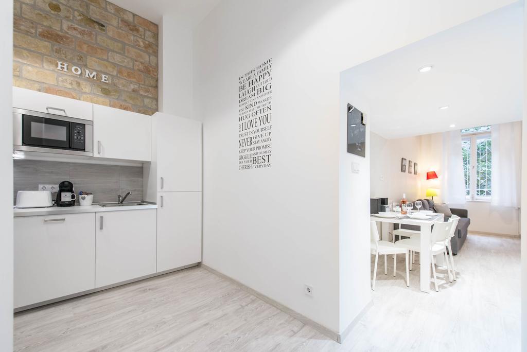 Happy Home Joy Budapest Bagian luar foto