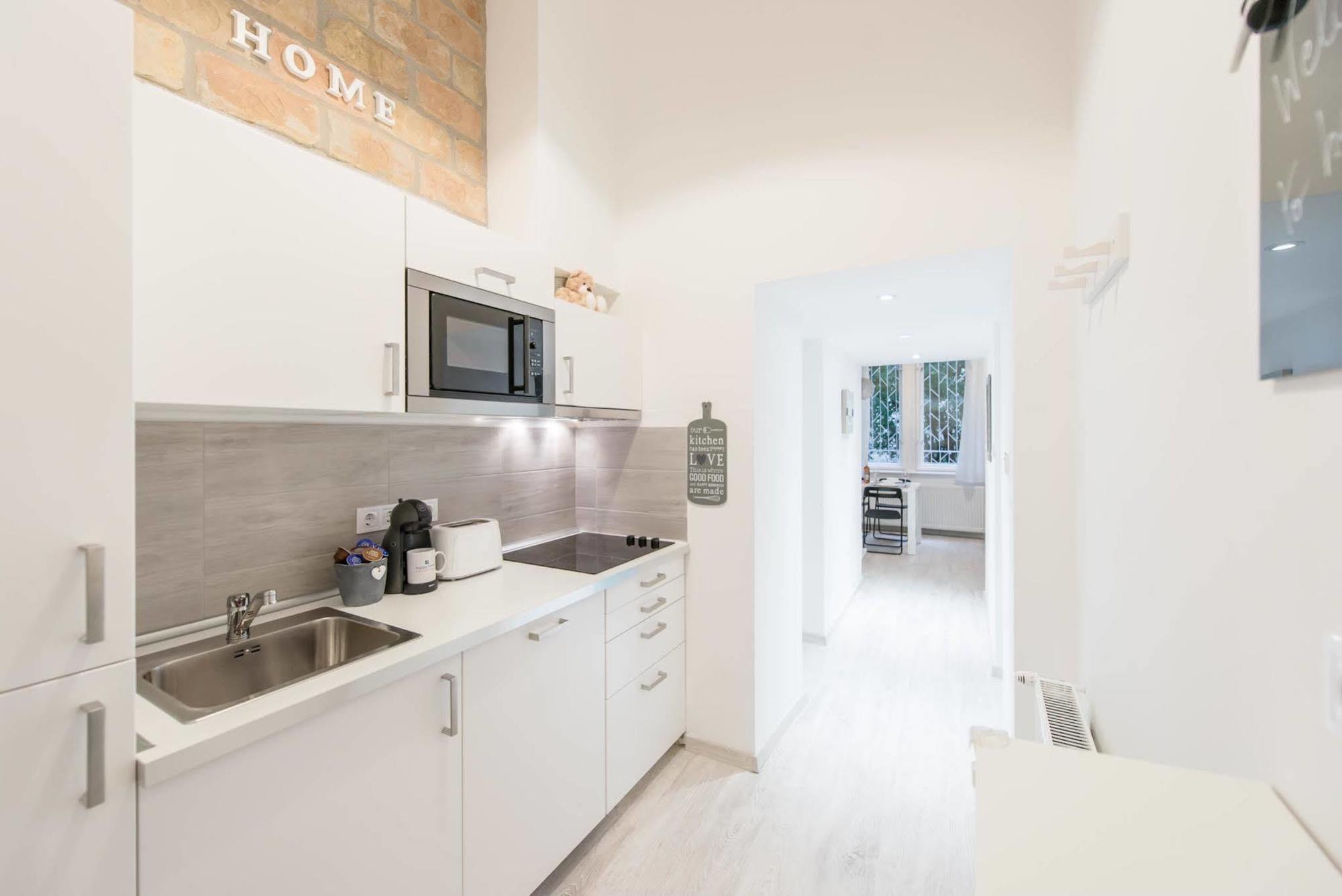 Happy Home Joy Budapest Bagian luar foto